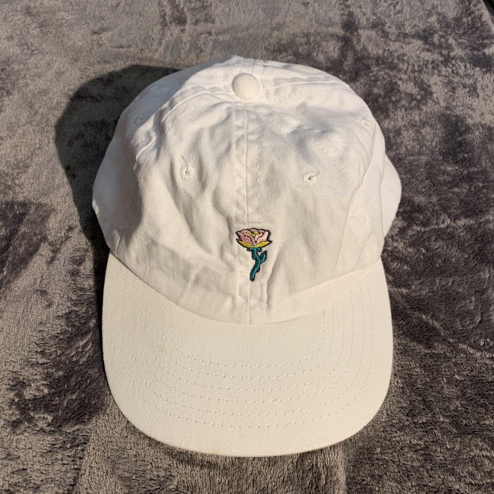 White baseball cap with rose